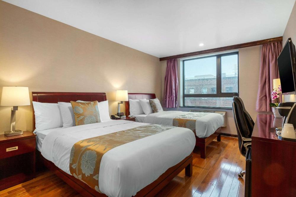 Double Room with Two Double Beds - Non-Smoking interior